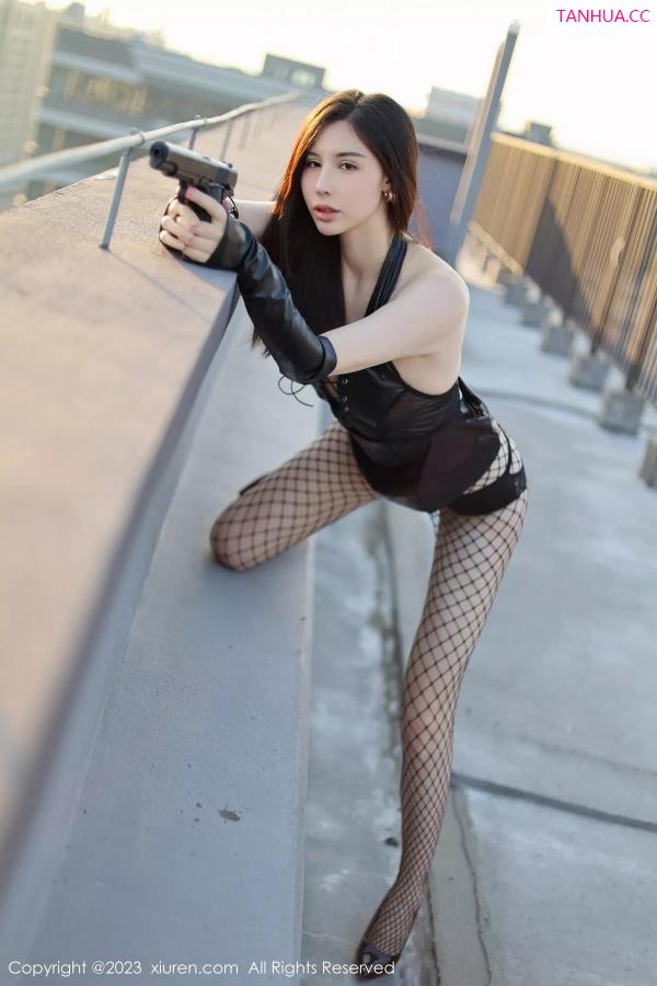 薛曼柔  [XiuRen]高清写真图 2023.12.07 No.7772 曼柔 美腿御姐第32张图片